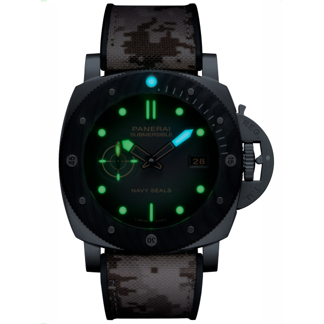 PANERAI Submersible Navy SEALs Titanio PAM01669 Night view