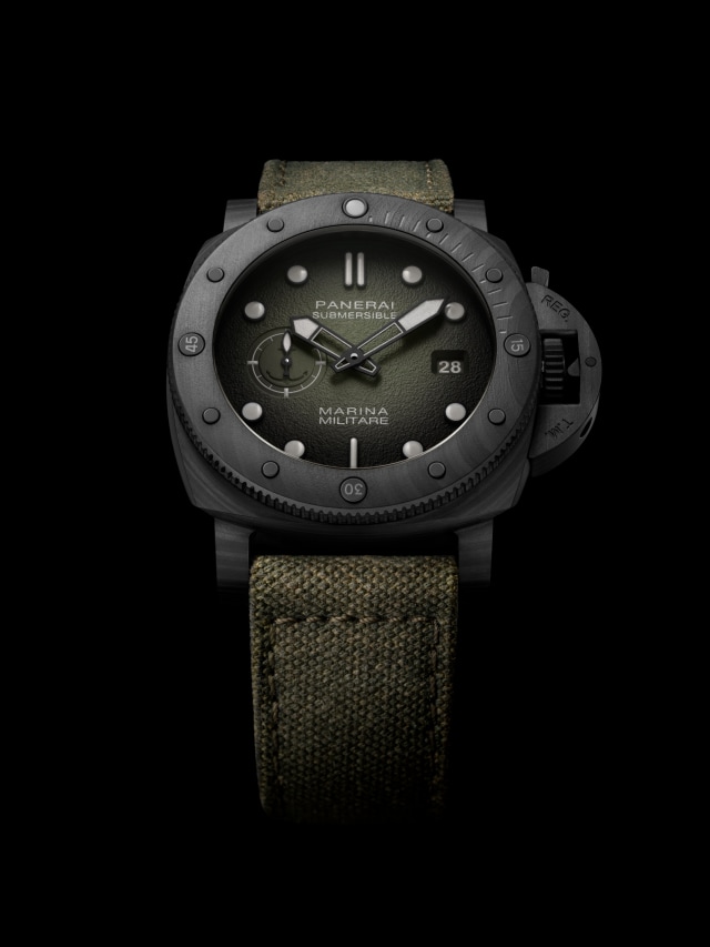 PANERAI Submersible Marina Militare PAM01698 Detail 