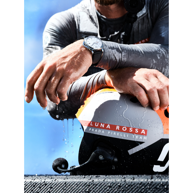 PANERAI Luminor Due Luna Rossa PAM01381 Detail 4