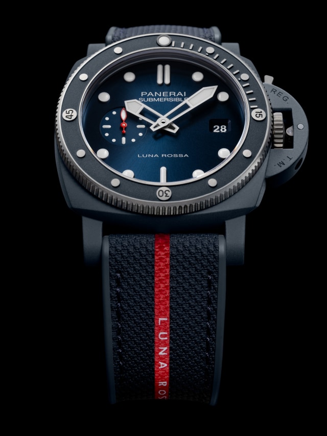 PANERAI Submersible Luna Rossa PAM01466 Detail 