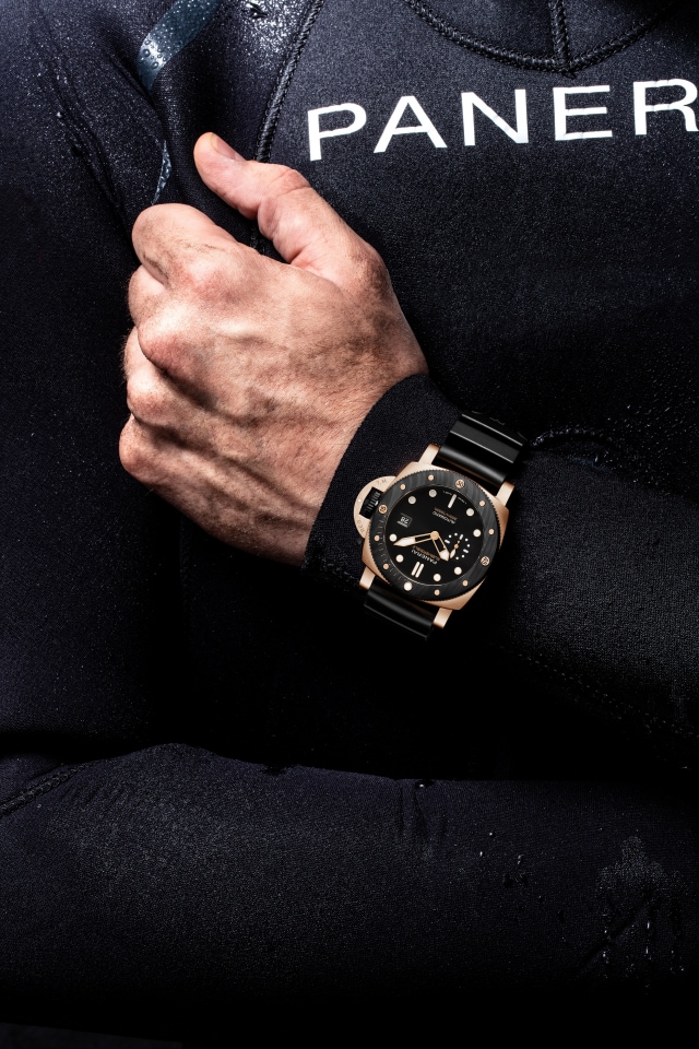 PANERAI Submersible PAM02070 Detail 