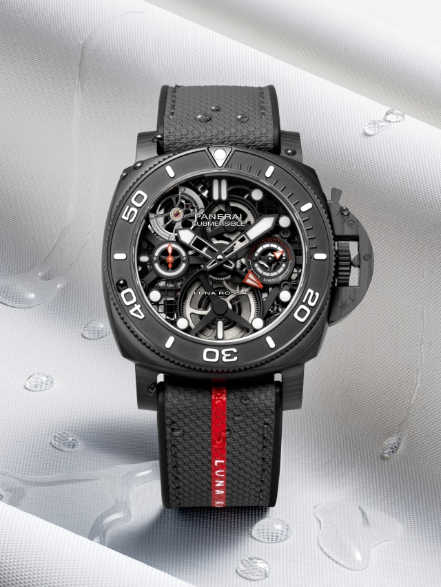 PANERAI Submersible Tourbillon GMT Luna Rossa Experience Edition PAM01405 Detail 