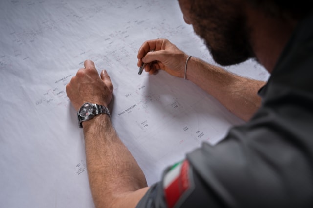 PANERAI Luminor Luna Rossa GMT PAM01791 Detail 