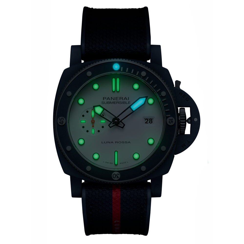 PANERAI Submersible Luna Rossa PAM01543 night view