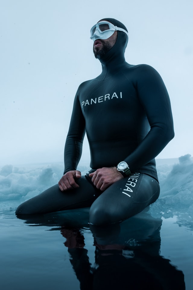 PANERAI Submersible PAM01595 Detail 11
