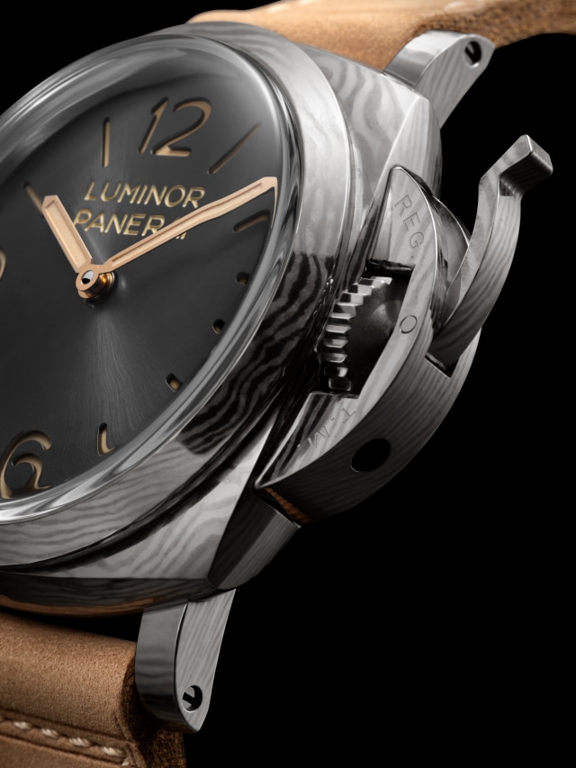 PANERAI Luminor Forged Titanium PAM01629 Detail 