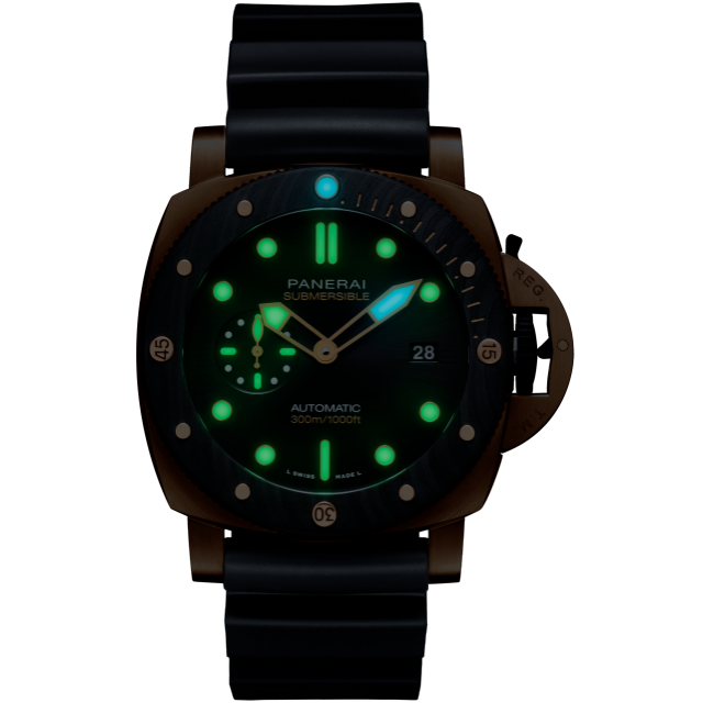 PANERAI Submersible PAM02070 night view