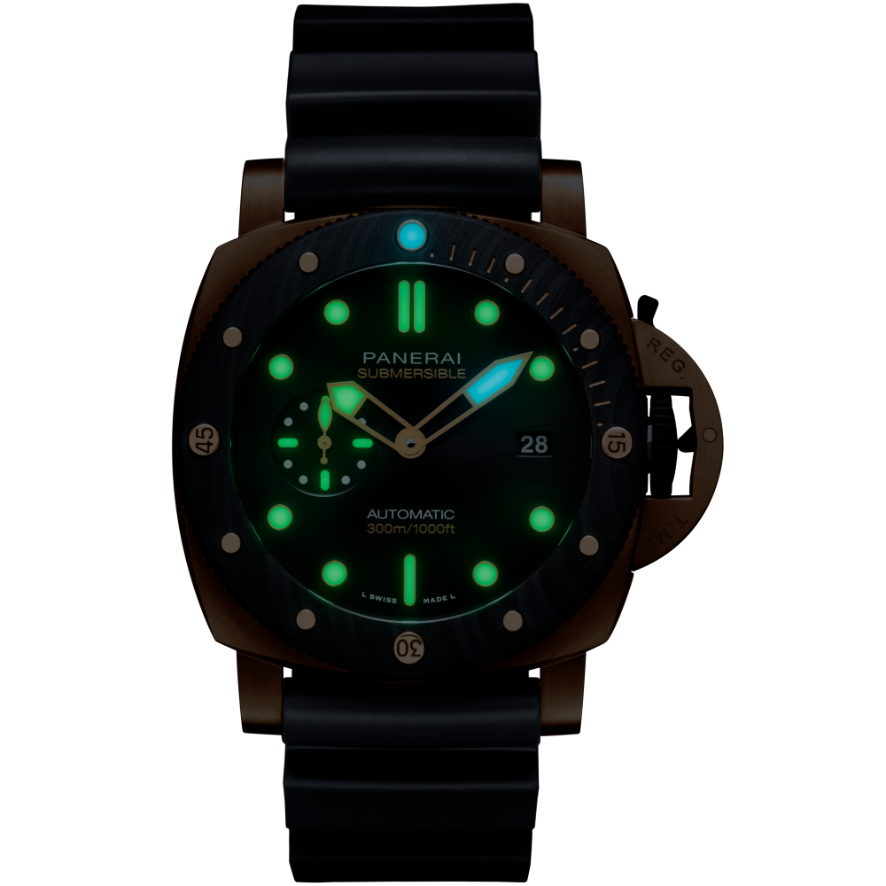 PANERAI Submersible PAM02070 night view