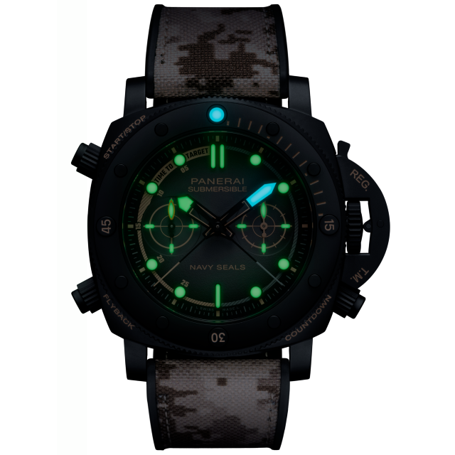 PANERAI Submersible Chrono Navy SEALs Titanio PAM01521 Night view