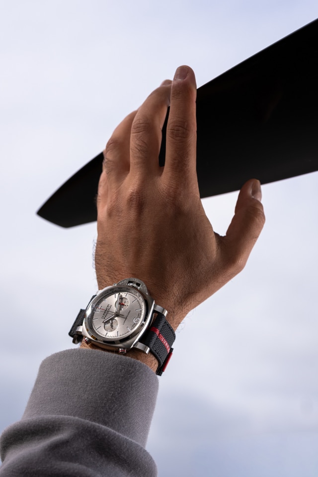 PANERAI Luminor Luna Rossa Chrono PAM01768 Detail 