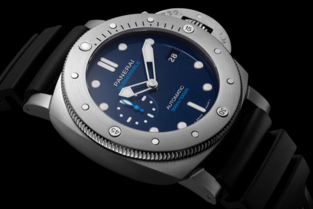 PANERAI Submersible PAM02692 Detail 