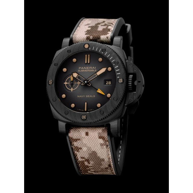 PANERAI  Submersible QuarantaQuattro GMT Navy SEALs Carbotech™  PAM01513 Detail 3