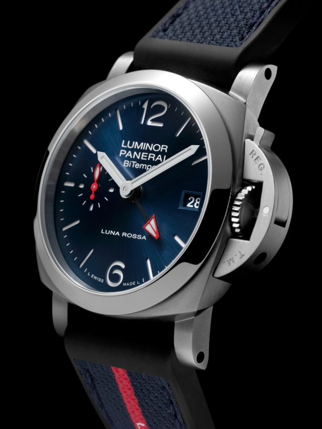 PANERAI Luminor Luna Rossa GMT PAM01404 Detail 