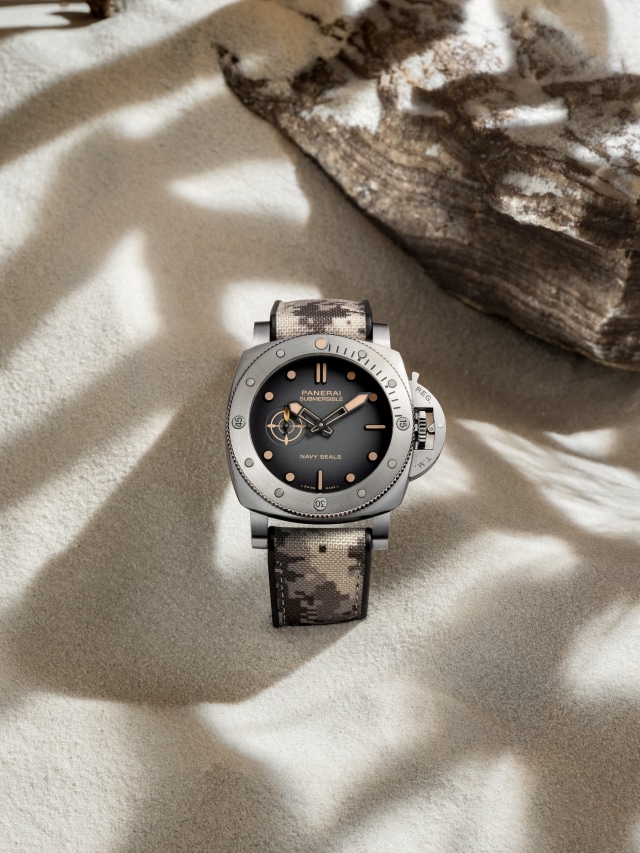 PANERAI Submersible Navy SEALs PAM01518 Detail 