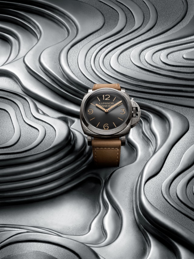 PANERAI Luminor Forged Titanium PAM01629 Detail 