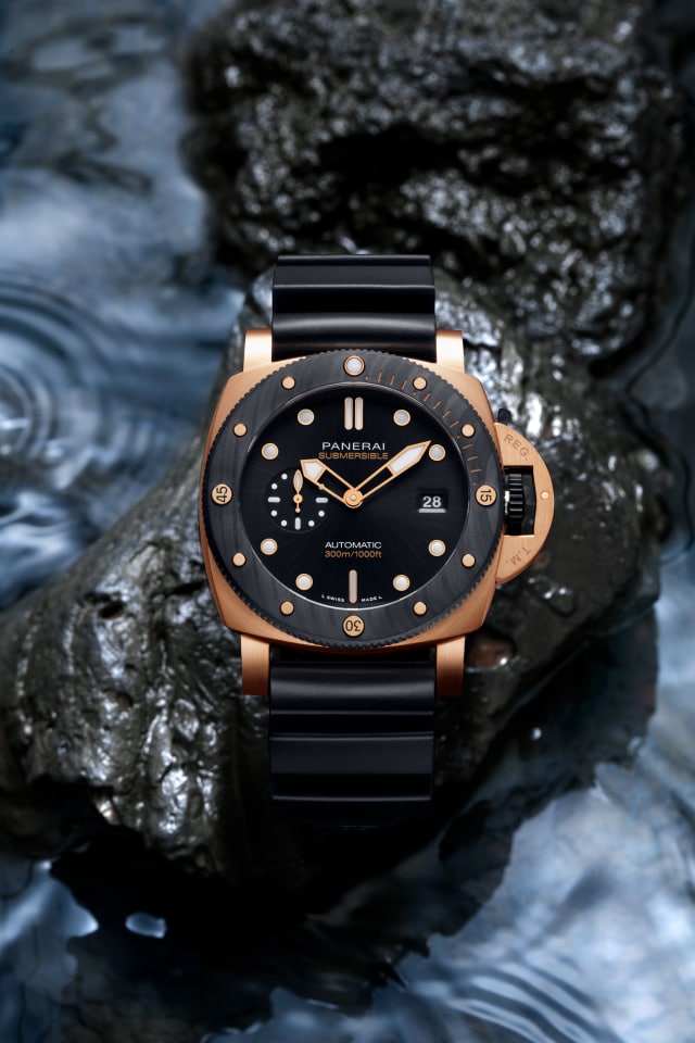 PANERAI Submersible PAM02070 Detail 