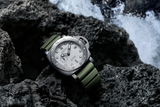 PANERAI Submersible PAM01595 Detail 