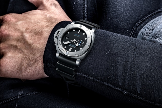 PANERAI Submersible PAM01596 Detail 