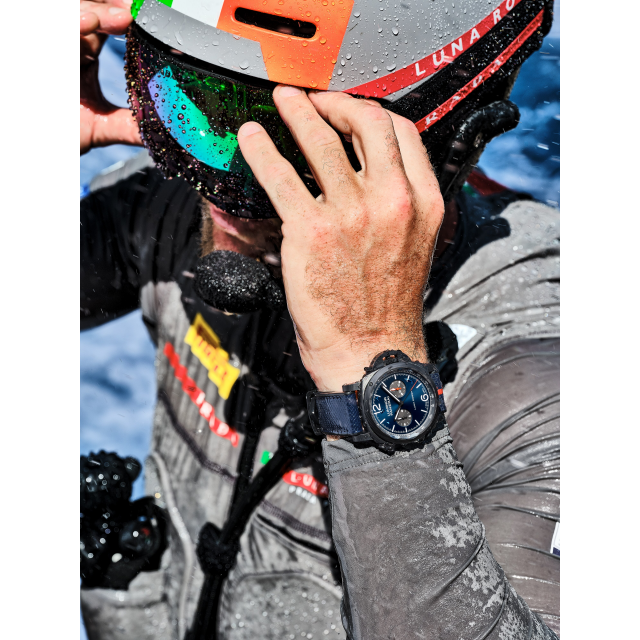 PANERAI Luminor Chrono Carbotech™ Luna Rossa Experience PAM01519 Detail 4