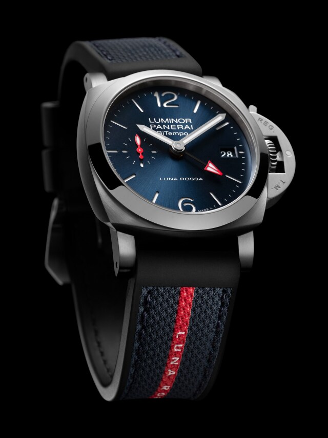 PANERAI Luminor Luna Rossa GMT PAM01404 Detail 