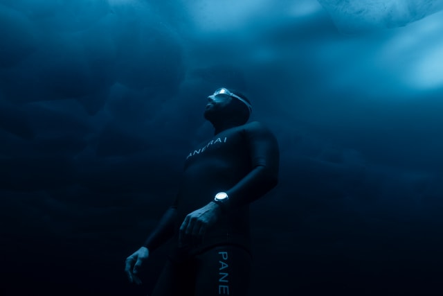 PANERAI Submersible PAM01595 Detail 4