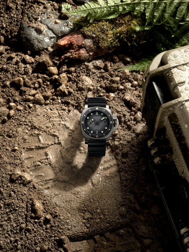 PANERAI Submersible Navy SEALs PAM01738 Detail 