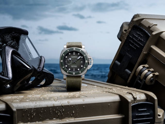 PANERAI  Submersible QuarantaQuattro Aviazione Navale  PAM01697 Detail 