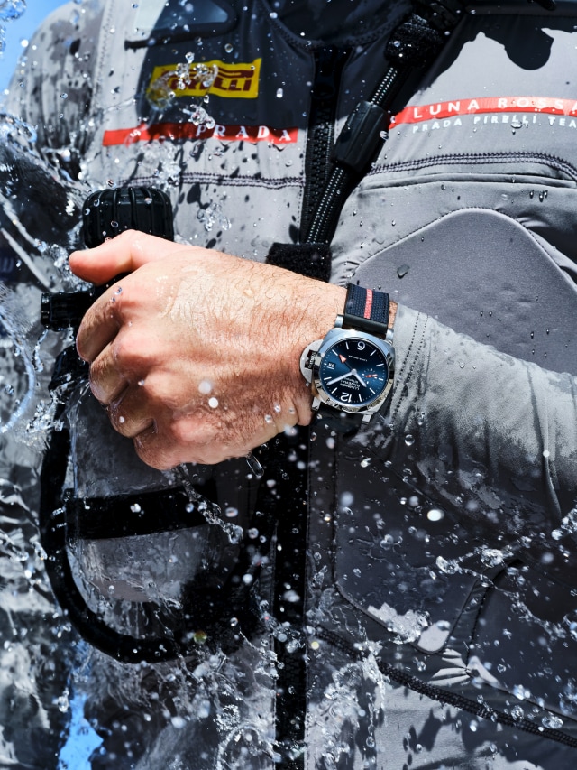 PANERAI Luminor Luna Rossa GMT PAM01404 Detail 