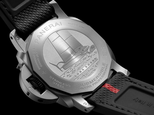 PANERAI Submersible QuarantaQuattro Luna Rossa PAM01681 Detail 