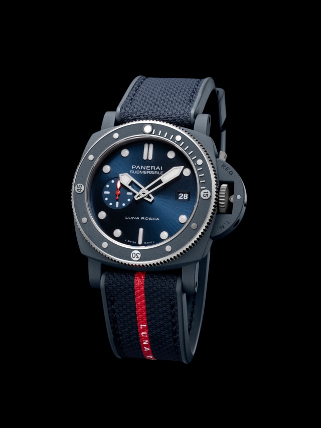 PANERAI Submersible Luna Rossa PAM01466 Detail 