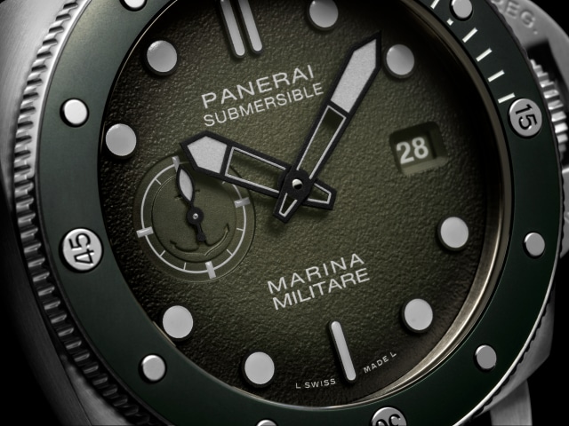 PANERAI  Submersible QuarantaQuattro Aviazione Navale  PAM01697 Detail 