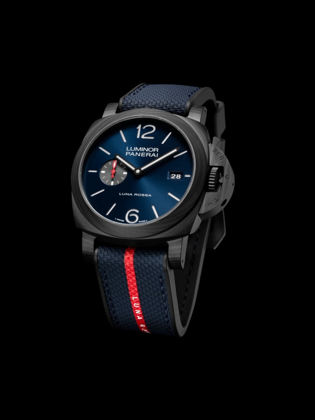 PANERAI Luminor Marina Carbotech™ Luna Rossa PAM01529 Detail 
