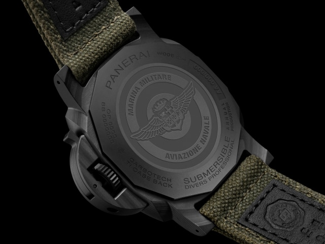 PANERAI Submersible Marina Militare PAM01698 Detail 