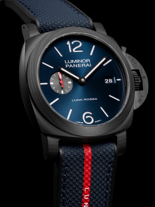 PANERAI Luminor Marina Carbotech™ Luna Rossa PAM01529 Detail 