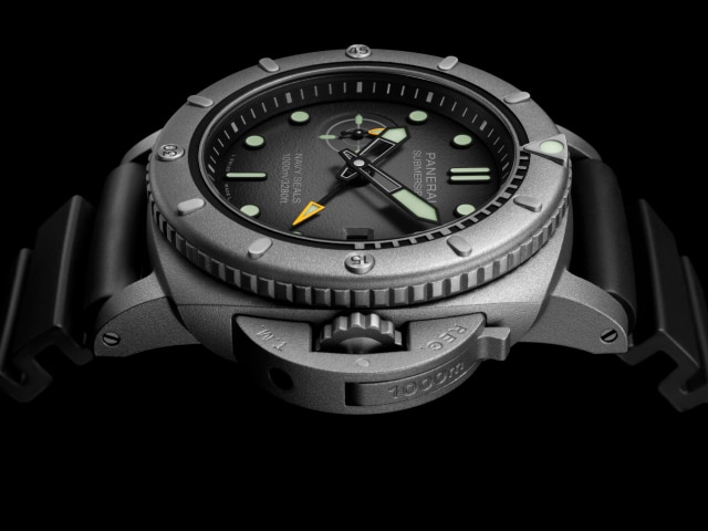 PANERAI Submersible Navy Seals Afniotech™ Experience PAM01089 Detail 