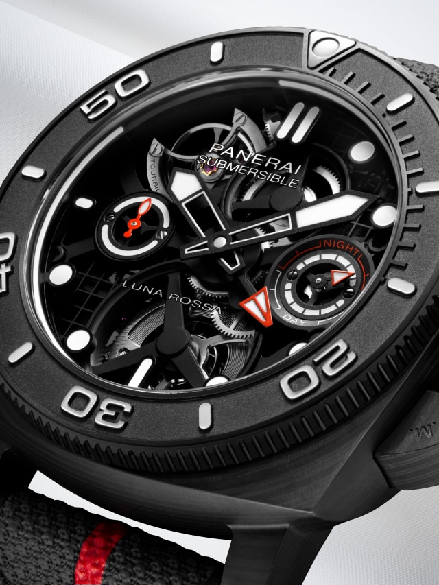 PANERAI Submersible Tourbillon GMT Luna Rossa Experience Edition PAM01405 Detail 