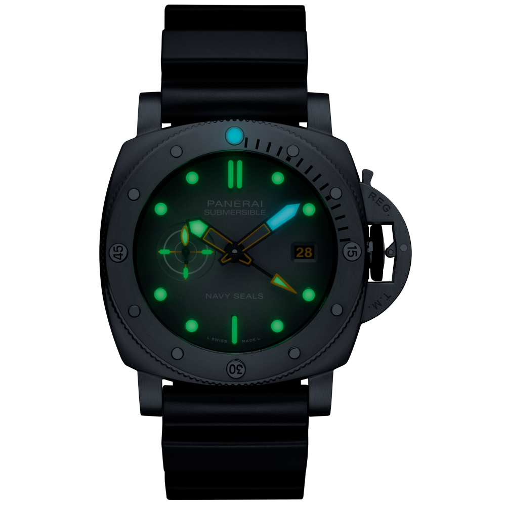 PANERAI Submersible Navy SEALs GMT PAM01323 night view