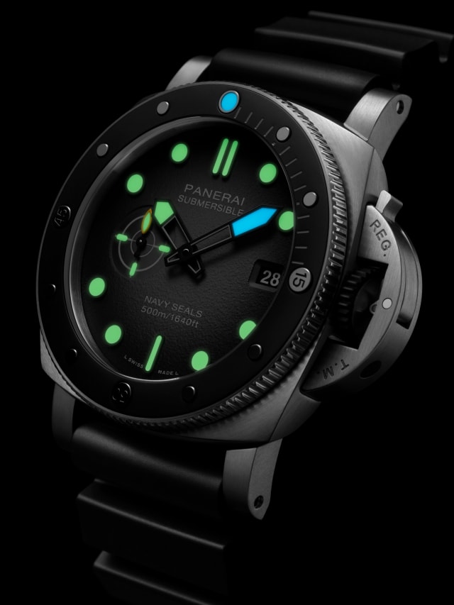 PANERAI Submersible Navy SEALs PAM01738 Detail 