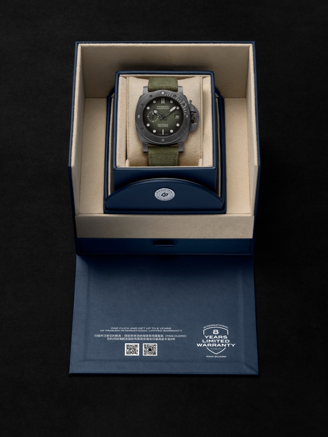 PANERAI Submersible Marina Militare PAM01698 Detail 