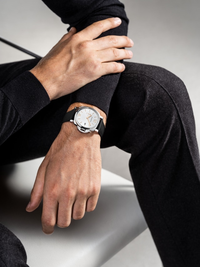 PANERAI Luminor Due PAM01428 Detail 