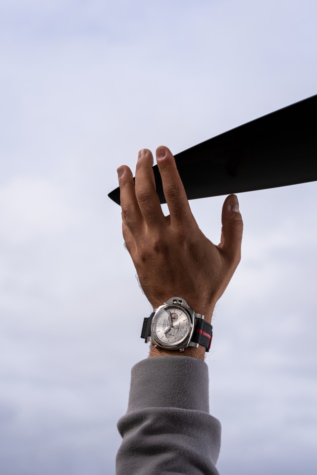 PANERAI Luminor Luna Rossa Chrono PAM01768 Detail 