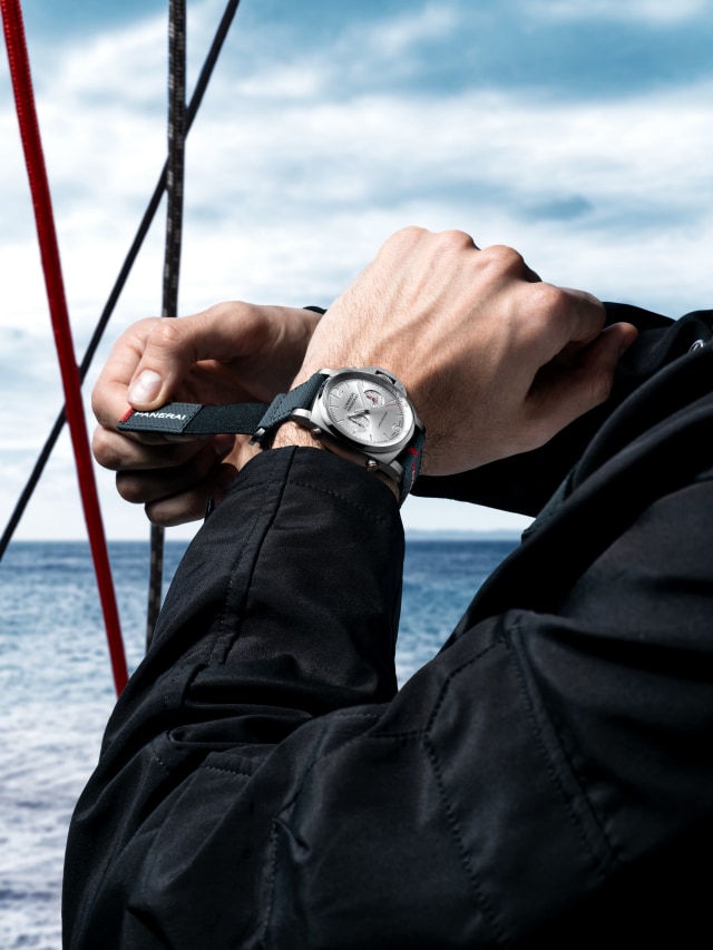PANERAI Luminor Luna Rossa Chrono PAM01768 Detail 
