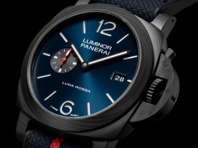 PANERAI Luminor Marina Carbotech™ Luna Rossa PAM01529 Detail 