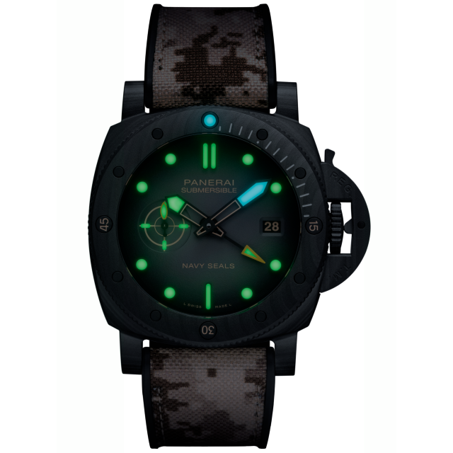 PANERAI Submersible QuarantaQuattro GMT Navy SEALs Carbotech™ PAM01513 Night view