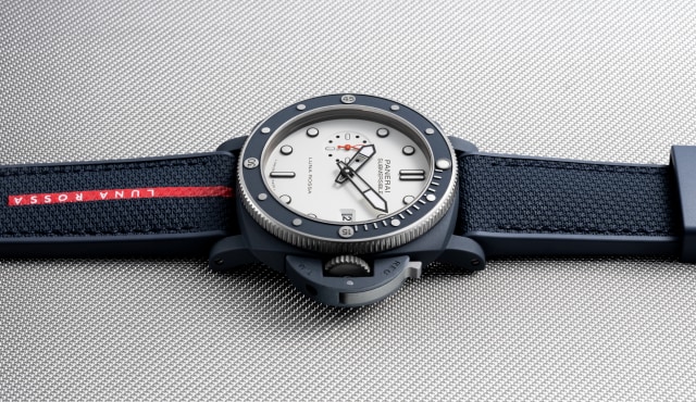 PANERAI Submersible Luna Rossa PAM01543 Detail 