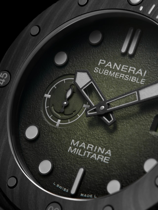 PANERAI Submersible Marina Militare PAM01698 Detail 