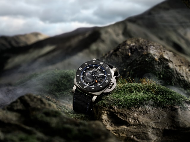 PANERAI Submersible GMT Titanio Mike Horn Experience Edition PAM01670 Detail 