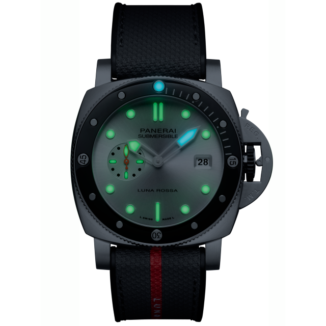 PANERAI Submersible QuarantaQuattro Luna Rossa PAM01681 Night view