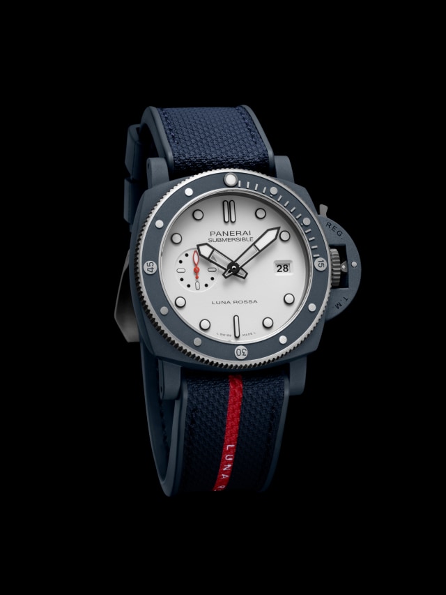 PANERAI Submersible Luna Rossa PAM01543 Detail 