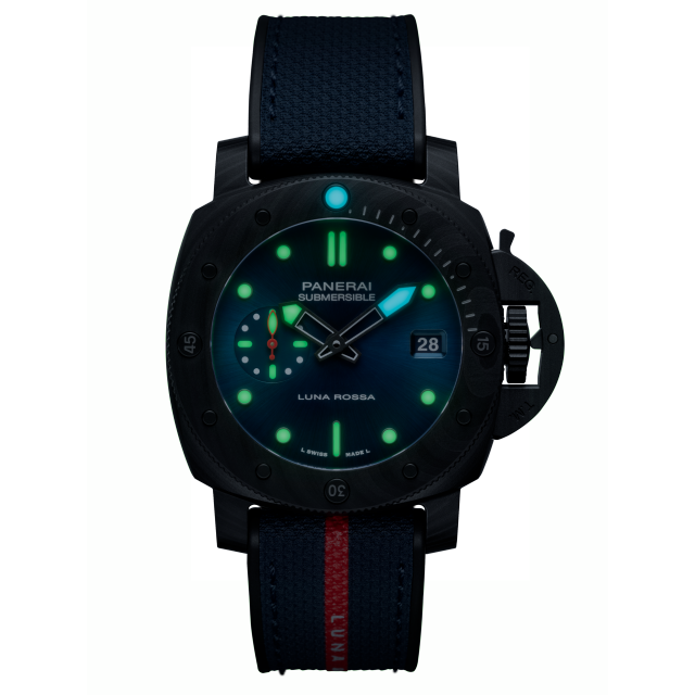 PANERAI Submersible Luna Rossa Carbotech™ PAM01563 Night view